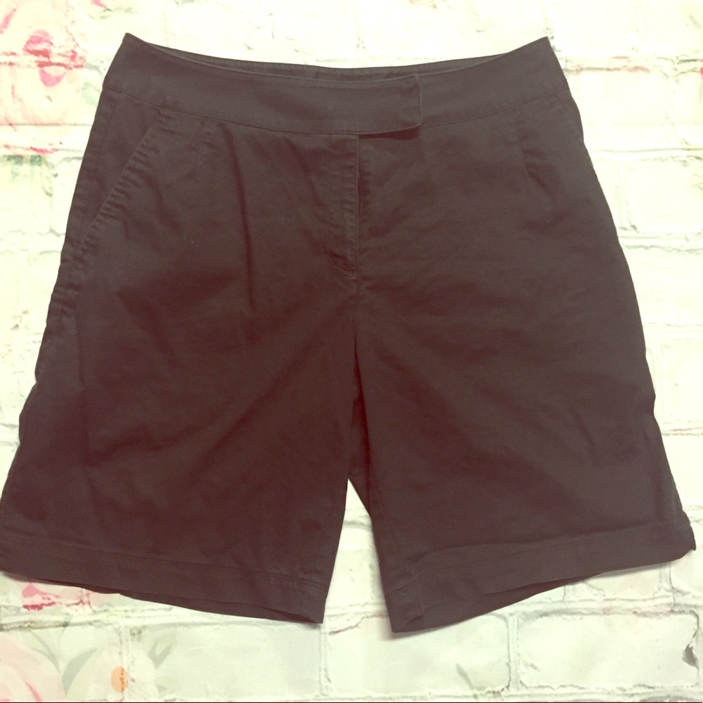 Nike DriFit SZ 8 (Medium) Black Cuffed Golf Shorts